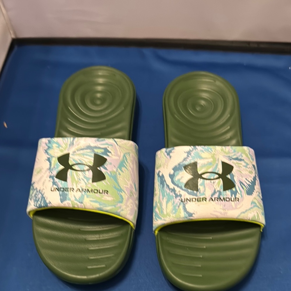 Under Armour‎ size 7.0